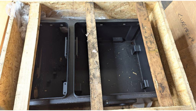Komatsu WA600-8 BATTERY BOX 426-06-61211 - Frame/ Chassis for Construction machinery: picture 5 Komatsu WA600-8 BATTERY BOX 426-06-61211 - Frame/ Chassis for Construction machinery: picture 5