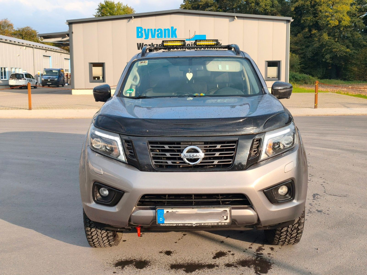 Nissan Navara NP300 N-Guard Double Cab 4x4 - SUV: picture 2 Nissan Navara NP300 N-Guard Double Cab 4x4 - SUV: picture 2