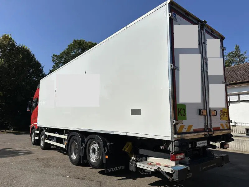 Volvo FH 16.550 XL 8x2 Tief Kühlkoffer ThermoKing LBW - Truck: picture 3 Volvo FH 16.550 XL 8x2 Tief Kühlkoffer ThermoKing LBW - Truck: picture 3