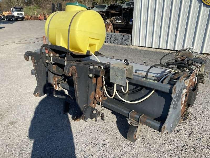 EMILY 2900mm - Attache Chargeurs CATERPILLAR / VOLVO - Broom: picture 3 EMILY 2900mm - Attache Chargeurs CATERPILLAR / VOLVO - Broom: picture 3