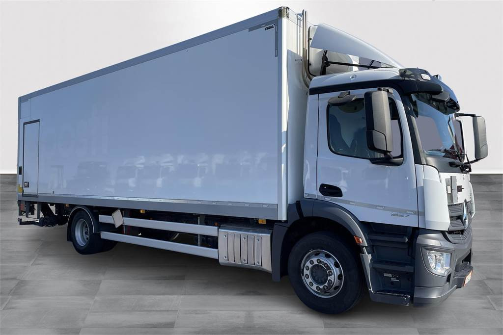 Mercedes-Benz Actros 1827 4x2 8,7m umpikori+PL nostin - Box truck: picture 2 Mercedes-Benz Actros 1827 4x2 8,7m umpikori+PL nostin - Box truck: picture 2