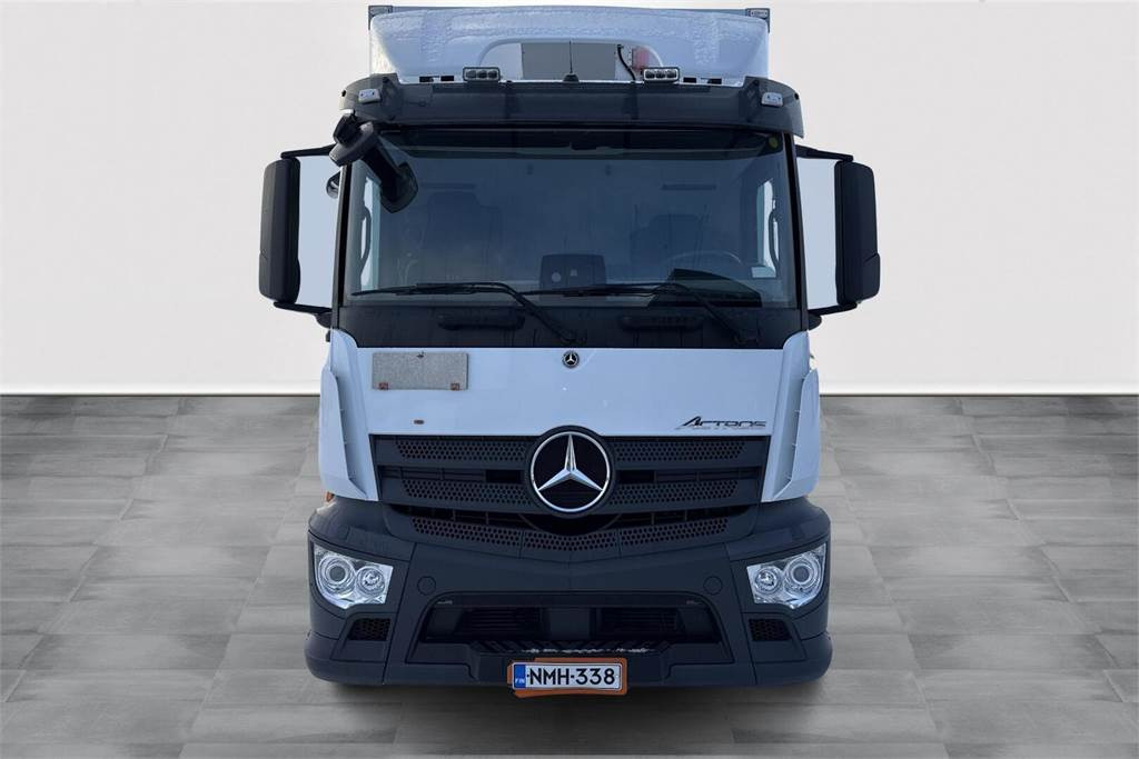 Mercedes-Benz Actros 1827L 8,7m Ksa Umpikori - Box truck: picture 2 Mercedes-Benz Actros 1827L 8,7m Ksa Umpikori - Box truck: picture 2