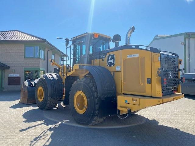 John Deere 744 P MIETE / RENTAL (12002124) - Wheel loader: picture 3 John Deere 744 P MIETE / RENTAL (12002124) - Wheel loader: picture 3