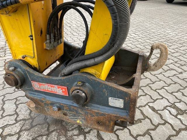 OilQuick (99002377) SW OilQuick OQ 80 - Quick coupler for Construction machinery: picture 1 OilQuick (99002377) SW OilQuick OQ 80 - Quick coupler for Construction machinery: picture 1