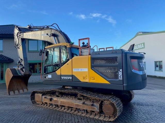 Volvo EC 250 E NL MIETE / RENTAL (12001056) - Crawler excavator: picture 2 Volvo EC 250 E NL MIETE / RENTAL (12001056) - Crawler excavator: picture 2