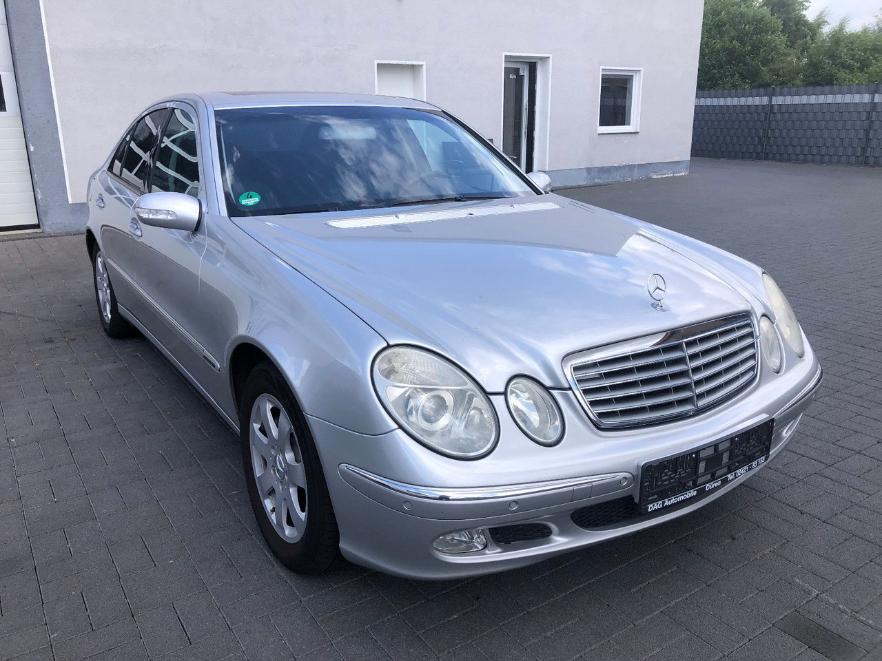 Mercedes-Benz E 240 E -Klasse Lim. Elegance - Sedan: picture 1 Mercedes-Benz E 240 E -Klasse Lim. Elegance - Sedan: picture 1