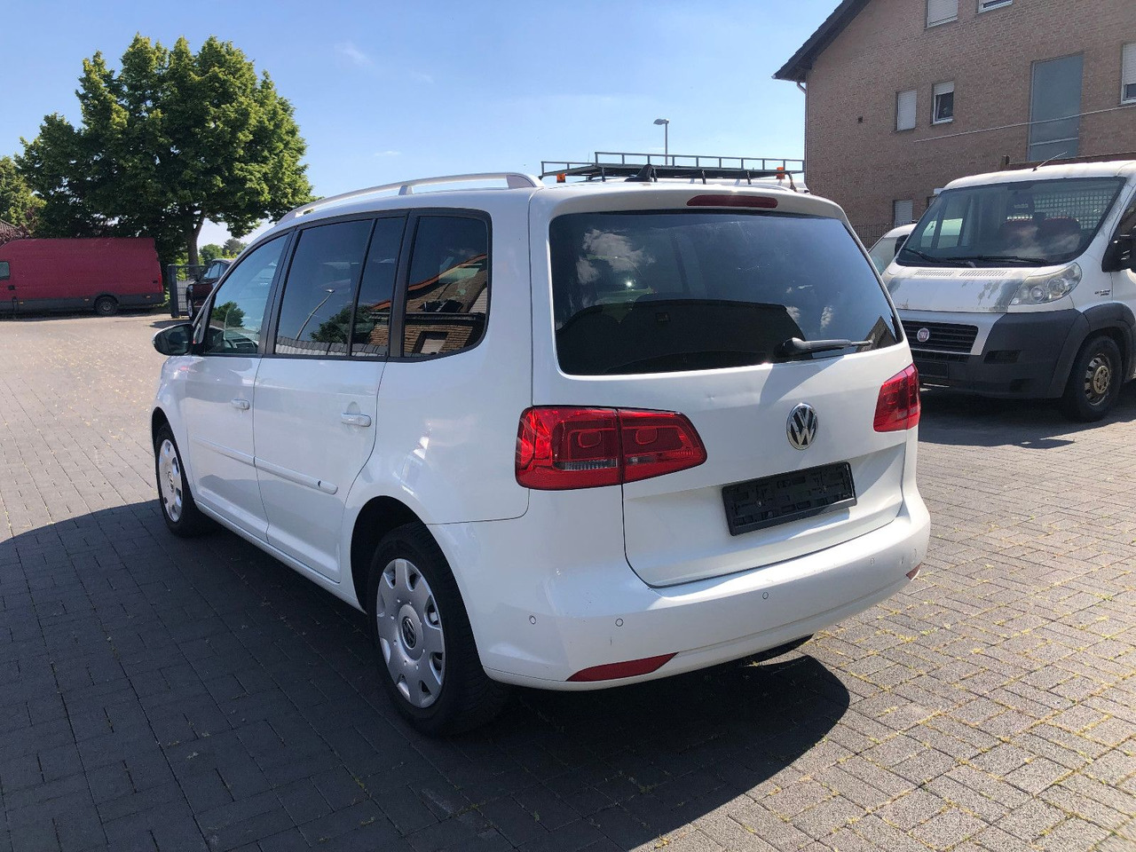 Volkswagen Touran 2.0 TDI Cup, 7-Sitzer - Passenger van: picture 4 Volkswagen Touran 2.0 TDI Cup, 7-Sitzer - Passenger van: picture 4