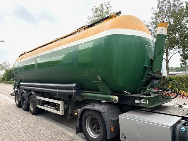 Feldbinder KIP48 3 3-AXLE 48M3 KIPPING SILO TRAILER (SAF AXLES / DRUM BRAKES / 4 COMPARTMENTS) - Tank semi-trailer: picture 2 Feldbinder KIP48 3 3-AXLE 48M3 KIPPING SILO TRAILER (SAF AXLES / DRUM BRAKES / 4 COMPARTMENTS) - Tank semi-trailer: picture 2