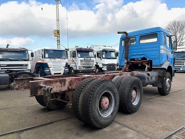 Mercedes-Benz SK 2527 6x4 (V6-ENGINE) FULL STEEL SUSPENSION CHASSIS (MANUAL GEARBOX / REDUCTION AXLES / FULL STEEL SUSPENSION / EURO 2) - Cab chassis truck: picture 3 Mercedes-Benz SK 2527 6x4 (V6-ENGINE) FULL STEEL SUSPENSION CHASSIS (MANUAL GEARBOX / REDUCTION AXLES / FULL STEEL SUSPENSION / EURO 2) - Cab chassis truck: picture 3
