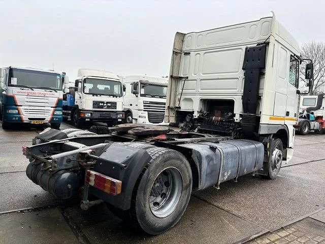 DAF 95.430 XF SPACECAB (EURO 3 / ZF16 MANUAL GEARBOX / ZF-INTARDER / AIRCONDITIONING / 870 LITER DIESELTANK) - Tractor unit: picture 3 DAF 95.430 XF SPACECAB (EURO 3 / ZF16 MANUAL GEARBOX / ZF-INTARDER / AIRCONDITIONING / 870 LITER DIESELTANK) - Tractor unit: picture 3