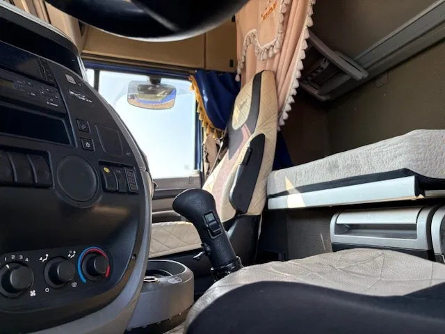 Tractor unit DAF XF 105.460 ATE SPACECAB (ZF16 MANUAL GEARBOX / HYDRAULIC KIT / P.T.O. / ADR-VLG / FULL SPOILERSET / FRIDGE): picture 8
