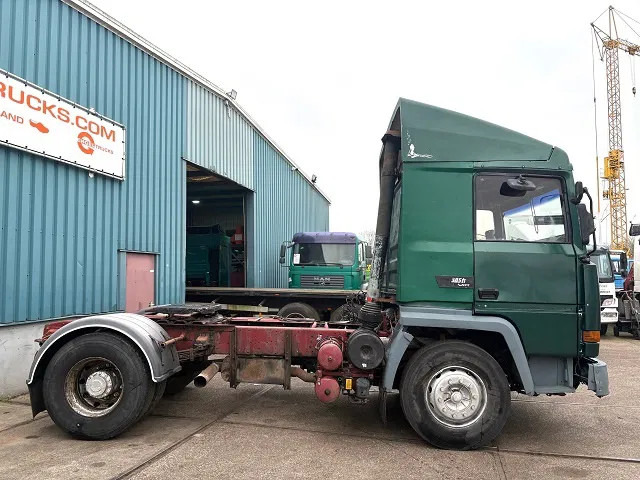 Renault R385 Major (2 CULASSE / LAMES / GRAND PONT / 2 CILINDER HEADS / STEEL SUSPENSION / REDUCTION AXLE) - Tractor unit: picture 4 Renault R385 Major (2 CULASSE / LAMES / GRAND PONT / 2 CILINDER HEADS / STEEL SUSPENSION / REDUCTION AXLE) - Tractor unit: picture 4