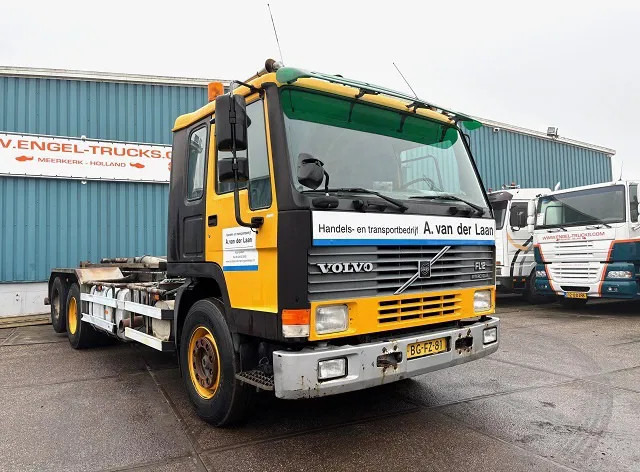 Volvo FL 12.380 6x2 A-RIDE (ORIGINAL DUTCH) HOOK-ARM CONTAINER SYSTEM (FULL STEEL SUSPENSION / REDUCTION AXLE / 10 TIRES / 8.000 KG. F - Hook lift truck: picture 2 Volvo FL 12.380 6x2 A-RIDE (ORIGINAL DUTCH) HOOK-ARM CONTAINER SYSTEM (FULL STEEL SUSPENSION / REDUCTION AXLE / 10 TIRES / 8.000 KG. F - Hook lift truck: picture 2