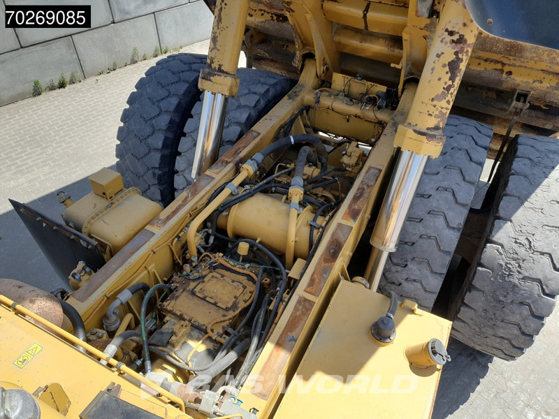 Rigid dumper/ Rock truck Caterpillar 772: picture 14