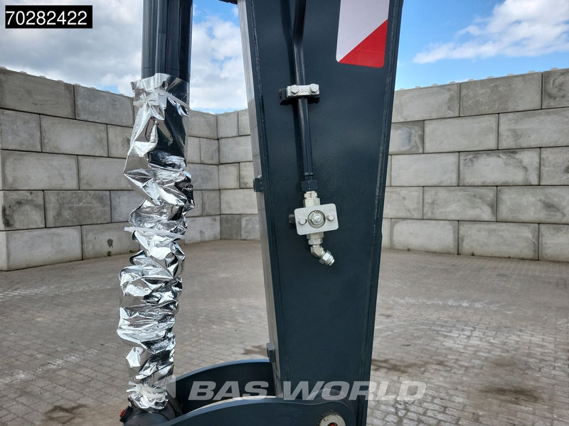 Mini excavator Hyundai HX80 N A/C - NEW UNUSED: picture 9