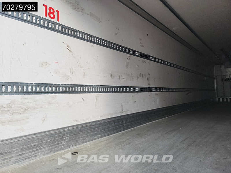 Refrigerator semi-trailer LAMBERET SR2B-5T8-1B 3 axles Thermo King Ladebordwand Doppelverdampfer: picture 11