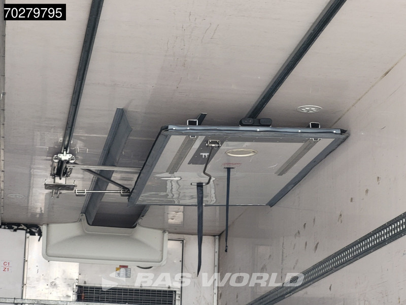 Refrigerator semi-trailer LAMBERET SR2B-5T8-1B 3 axles Thermo King Ladebordwand Doppelverdampfer: picture 16