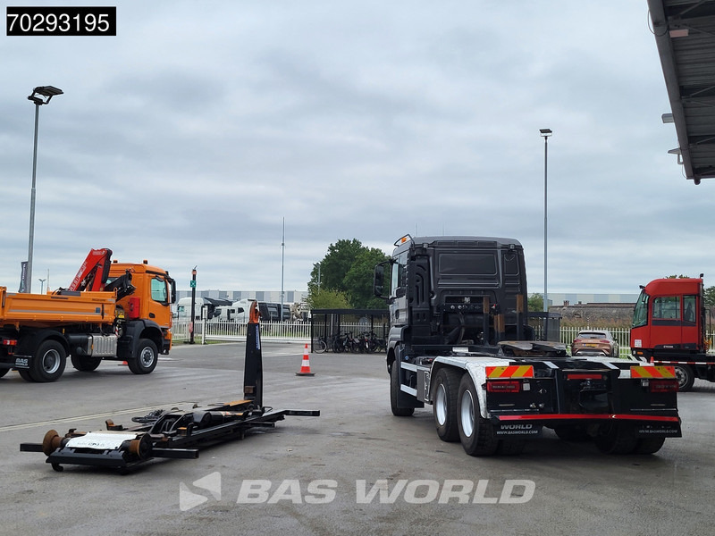 MAN TGS 33.510 TGS 6X6 20t AJK hooklift with 5th wheel Wechselsystem Retarder Automatic Euro 6 - Hook lift truck: picture 3 MAN TGS 33.510 TGS 6X6 20t AJK hooklift with 5th wheel Wechselsystem Retarder Automatic Euro 6 - Hook lift truck: picture 3