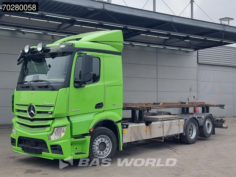 Mercedes-Benz Actros 2545 6X2 Hydraulic Liftable BDF system Lift+steering axle ADR Euro 6 - Container transporter/ Swap body truck: picture 5 Mercedes-Benz Actros 2545 6X2 Hydraulic Liftable BDF system Lift+steering axle ADR Euro 6 - Container transporter/ Swap body truck: picture 5