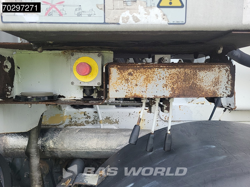Concrete pump truck Mercedes-Benz Actros 3241 8X4 7m3 Putzmeister Mixer Big-Axle Steelsuspension 3-Pedals Pompe+Mixer Euro 4: picture 13