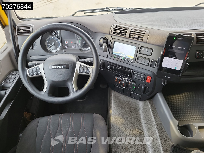 Interior photo 2: Tractor unit DAF CF 290 4X2 FTe 210kW Electric! SC PTO Alcoa Hydrovane