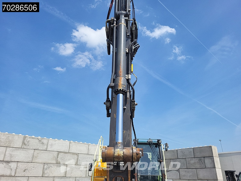 Crawler excavator Volvo EC220 E L: picture 10