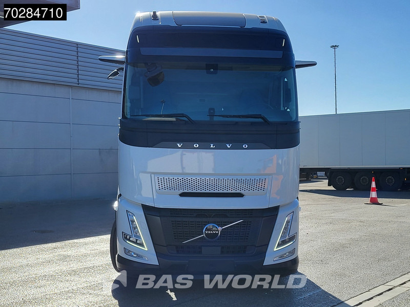 Volvo FH 62 R AERO 6X2 NEW Horsetruck chassis Lift+Lenkachse Dynamic Steering Mirror cam Euro 6 - Cab chassis truck: picture 5 Volvo FH 62 R AERO 6X2 NEW Horsetruck chassis Lift+Lenkachse Dynamic Steering Mirror cam Euro 6 - Cab chassis truck: picture 5