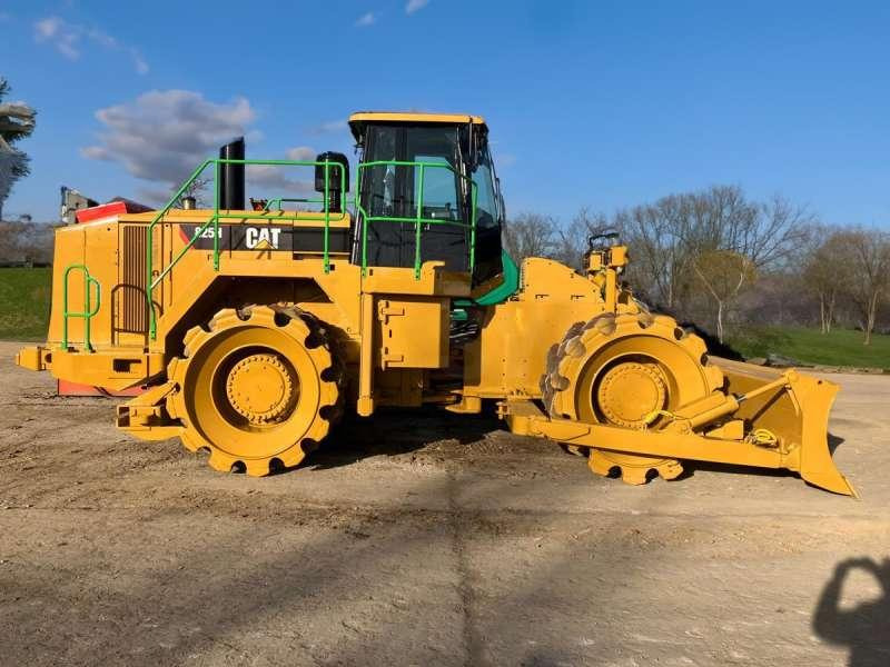 Caterpillar 825H - Compactor: picture 2 Caterpillar 825H - Compactor: picture 2