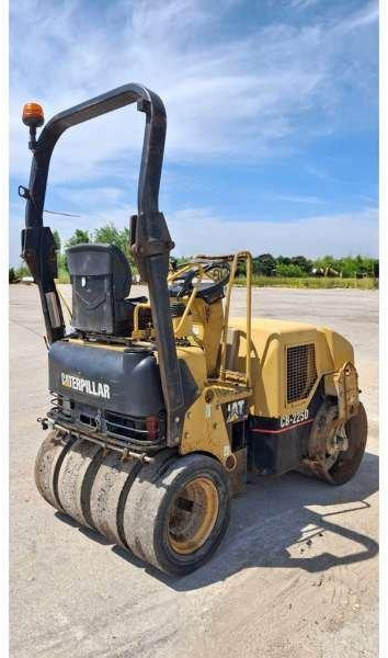 Caterpillar Compacteur Mixte / Bille et pneus CB225D - Combination roller: picture 4 Caterpillar Compacteur Mixte / Bille et pneus CB225D - Combination roller: picture 4