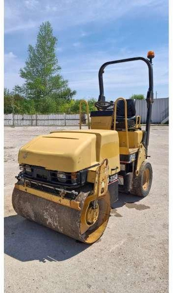 Caterpillar Compacteur Mixte / Bille et pneus CB225D - Combination roller: picture 2 Caterpillar Compacteur Mixte / Bille et pneus CB225D - Combination roller: picture 2