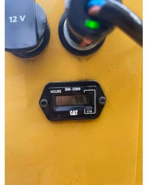 Caterpillar Compacteur Tandem / Double Billes CB1.7 - Road roller: picture 5 Caterpillar Compacteur Tandem / Double Billes CB1.7 - Road roller: picture 5