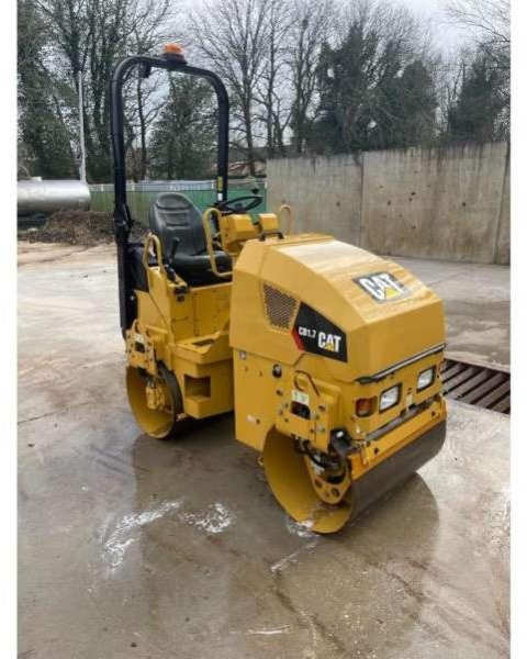 Caterpillar Compacteur Tandem / Double Billes CB1.7 - Road roller: picture 2 Caterpillar Compacteur Tandem / Double Billes CB1.7 - Road roller: picture 2
