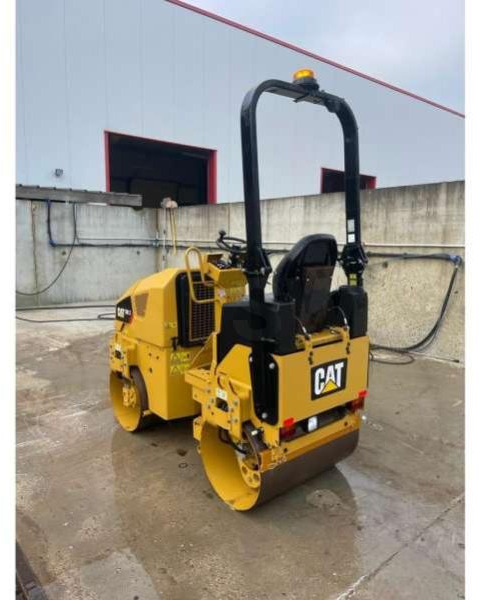 Caterpillar Compacteur Tandem / Double Billes CB1.7 - Road roller: picture 3 Caterpillar Compacteur Tandem / Double Billes CB1.7 - Road roller: picture 3