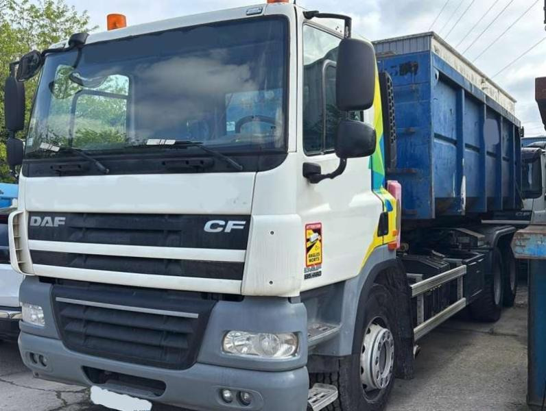 DAF Camion Ampliroll CF 85.460 6X2 - Hook lift truck: picture 2 DAF Camion Ampliroll CF 85.460 6X2 - Hook lift truck: picture 2