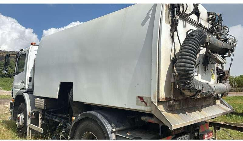 Mercedes AXOR 1829 - Road sweeper: picture 4 Mercedes AXOR 1829 - Road sweeper: picture 4