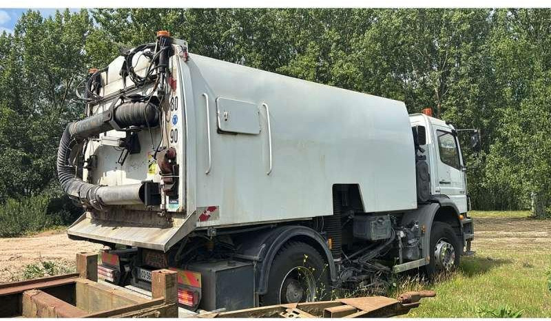 Mercedes AXOR 1829 - Road sweeper: picture 3 Mercedes AXOR 1829 - Road sweeper: picture 3