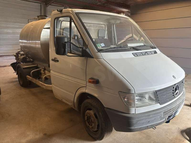 Mercedes Bouille 410 A EMULSION + TREMI GRAVILLON - Asphalt distributor: picture 1 Mercedes Bouille 410 A EMULSION + TREMI GRAVILLON - Asphalt distributor: picture 1