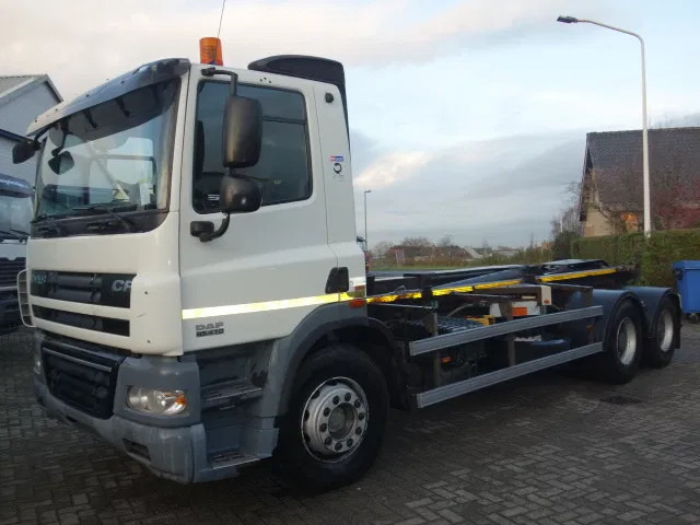 DAF 85.410 CF 6X4 SLEEL SPRINGS MANUAL GEARBOX - Hook lift truck: picture 3 DAF 85.410 CF 6X4 SLEEL SPRINGS MANUAL GEARBOX - Hook lift truck: picture 3