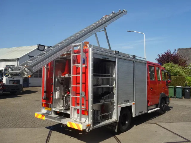 MAN LE 220C GODIVA POMP 2000 LITER TANK,MANUAL GEARBOX - Fire truck: picture 3 MAN LE 220C GODIVA POMP 2000 LITER TANK,MANUAL GEARBOX - Fire truck: picture 3