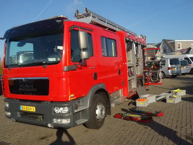 MAN TGM 15.250 FIRE TRUCK,2000 LITER TANK, FOAM TANK, AIRCO,WITH EQUIPMENT - Fire truck: picture 1 MAN TGM 15.250 FIRE TRUCK,2000 LITER TANK, FOAM TANK, AIRCO,WITH EQUIPMENT - Fire truck: picture 1