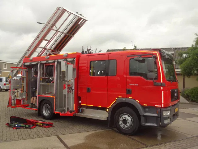 MAN TGM 15.250 FIRE TRUCK,2000 LITER TANK, FOAM TANK, AIRCO,WITH EQUIPMENT - Fire truck: picture 5 MAN TGM 15.250 FIRE TRUCK,2000 LITER TANK, FOAM TANK, AIRCO,WITH EQUIPMENT - Fire truck: picture 5