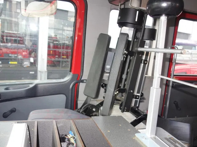 Fire truck Mercedes-Benz Actros 1831 4X4 ZIEGLER BOMBEROS POMP,2500 L TANK: picture 11