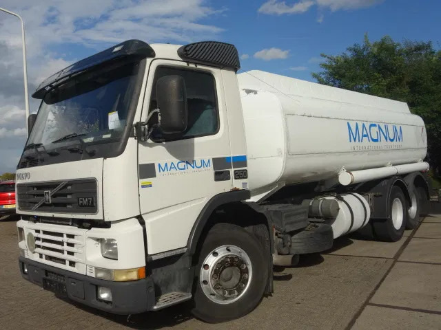 Volvo FM 250 STEELSPRINGS 18000LITERTANK MANUALE FUEL PUMP - Tank truck: picture 3 Volvo FM 250 STEELSPRINGS 18000LITERTANK MANUALE FUEL PUMP - Tank truck: picture 3