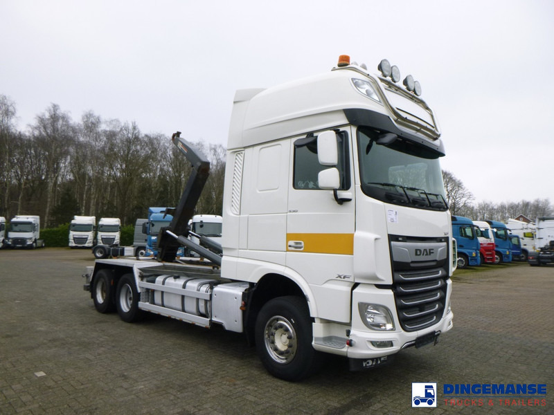 DAF XF 530 6x2 Euro 6 VDL container hook - Hook lift truck: picture 2 DAF XF 530 6x2 Euro 6 VDL container hook - Hook lift truck: picture 2