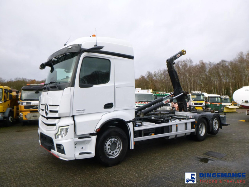 Mercedes-Benz Actros 2843 6x2 Hyva container hook 20t - Hook lift truck: picture 1 Mercedes-Benz Actros 2843 6x2 Hyva container hook 20t - Hook lift truck: picture 1
