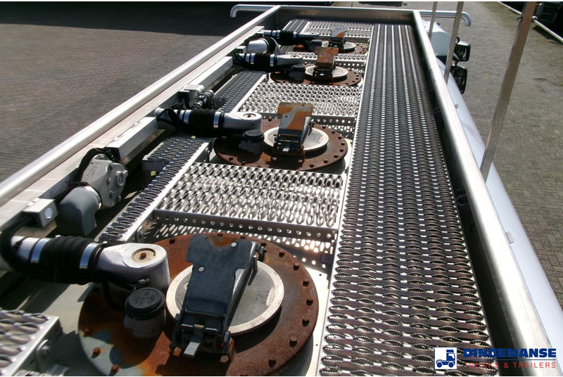 Tank truck Renault Premium 270 4x2 fuel tank 13.7 m3 / 4 comp: picture 15