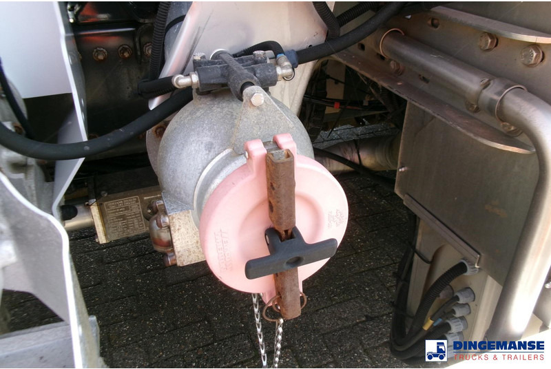 Tank truck Renault Premium 270 4x2 fuel tank 13.7 m3 / 4 comp: picture 12