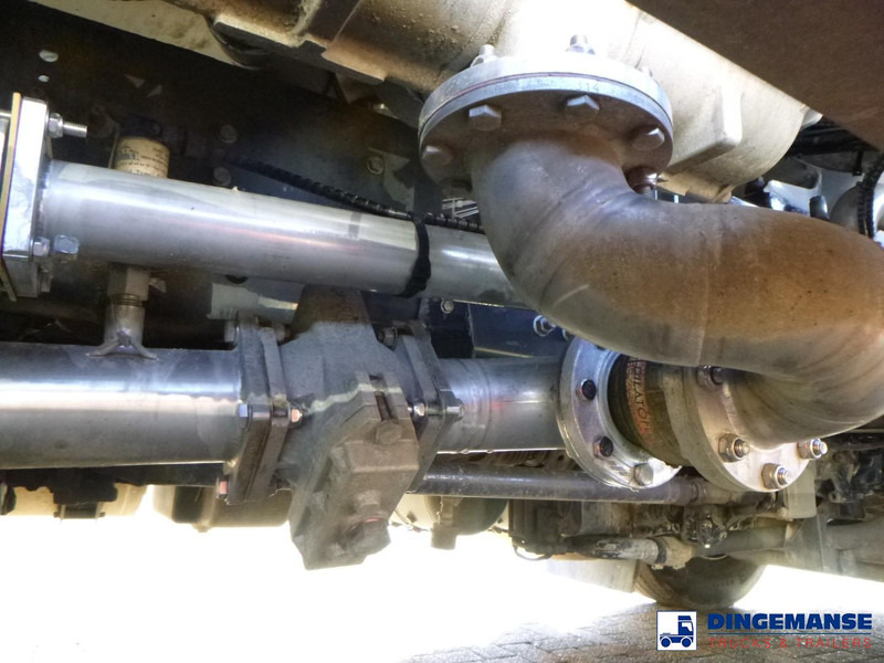 Leasing of Renault Premium 270 dxi 4x2 fuel tank 13.3 m3 / 4 comp Renault Premium 270 dxi 4x2 fuel tank 13.3 m3 / 4 comp: picture 16