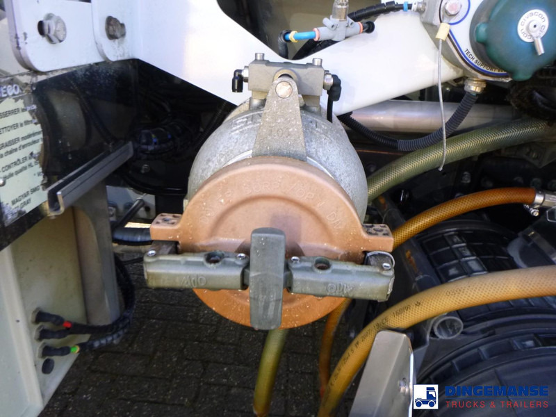 Leasing of Renault Premium 270 dxi 4x2 fuel tank 13.3 m3 / 4 comp Renault Premium 270 dxi 4x2 fuel tank 13.3 m3 / 4 comp: picture 12