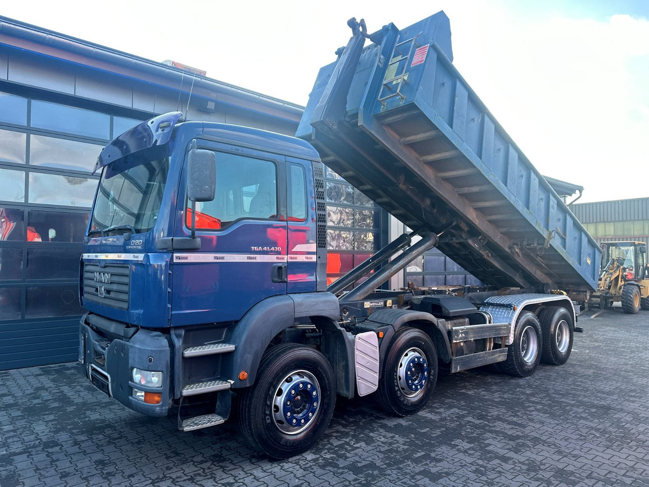 MAN TGA 41.430 8x4 Abrollkipper + Meiller Aufbau - Hook lift truck: picture 1 MAN TGA 41.430 8x4 Abrollkipper + Meiller Aufbau - Hook lift truck: picture 1